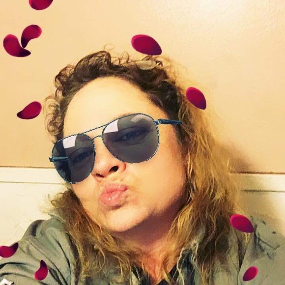 Meet your Posher, Ronda - Picture 3 of 5